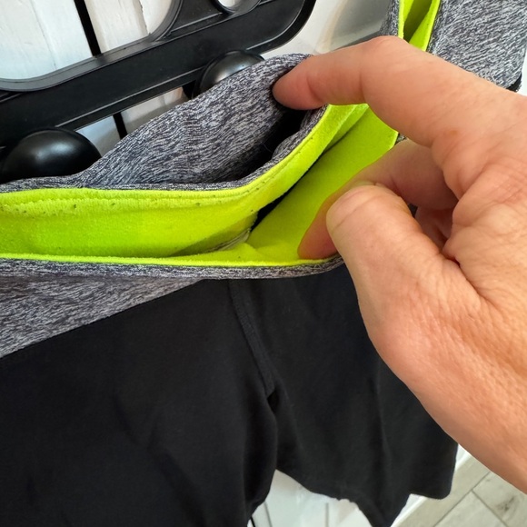 Victoria's Secret Black and Gray Leggings Comfortable Cropped Style Size S - Picture 3 of 6